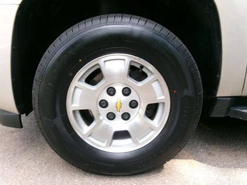 Used 2008 Chevrolet Suburban LT w/ LT Preferred Equipment Group RWD image 41