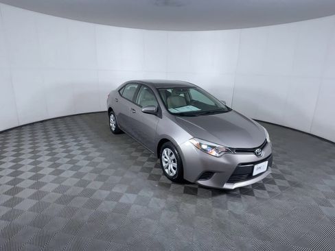 Used 2016 Toyota Corolla LE FWD image 2