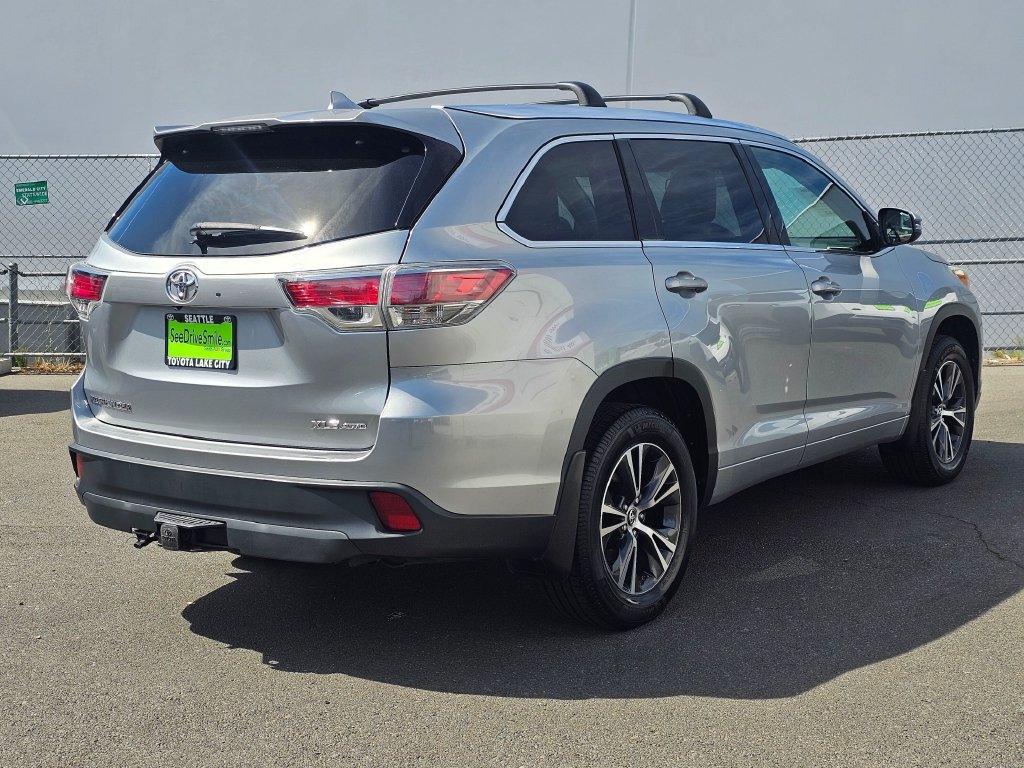 Used 2016 Toyota Highlander XLE AWD/4WD image 7