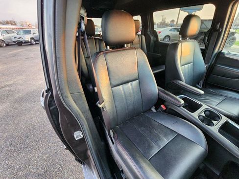 Used 2016 Dodge Grand Caravan R/T image 16