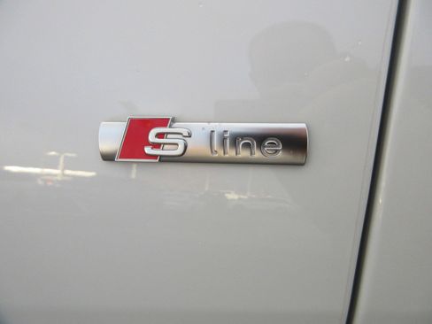 Used 2020 Audi Q8 Premium Plus image 3