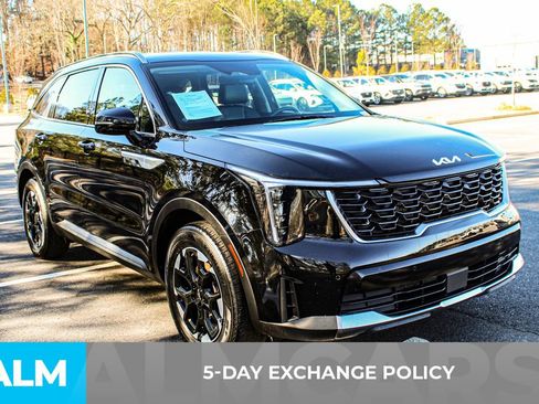 Used 2024 Kia Sorento S image 4