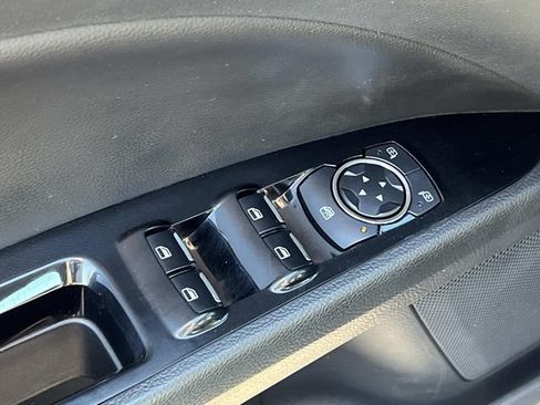 Used 2015 Ford Fusion SE w/ Equipment Group 202A FWD image 16