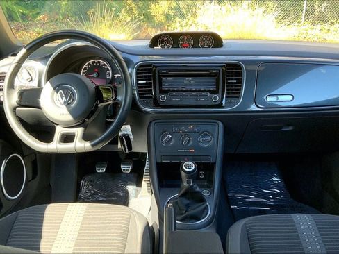 Used 2013 Volkswagen Beetle 2.0T FWD image 15