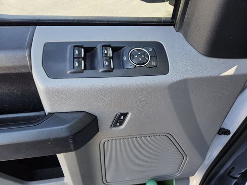 Used 2015 Ford F150 XL w/ Equipment Group 101A Mid AWD/4WD image 19