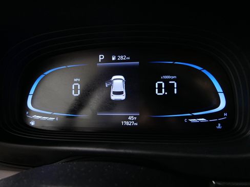 Used 2023 Hyundai Venue SEL image 21