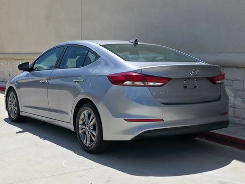 Used 2017 Hyundai Elantra SE FWD image 5