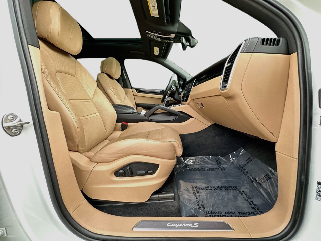 Certified 2023 Porsche Cayenne S w/ Premium Package Plus AWD/4WD image 29