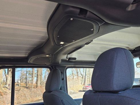 Used 2025 Jeep Wrangler Willys image 8