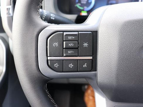 Used 2025 Ford F150 Lightning XLT image 31