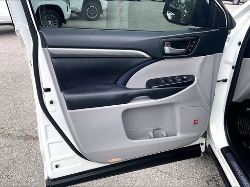 Used 2019 Toyota Highlander Limited image 24