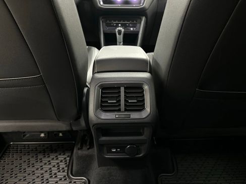Used 2022 Volkswagen Tiguan SE AWD/4WD image 21