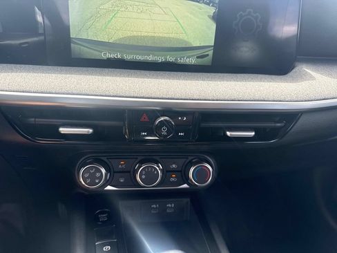Certified 2025 Nissan Kicks SV FWD image 21