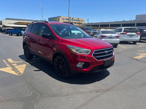 Used 2017 Ford Escape SE w/ Equipment Group 201A FWD image 3