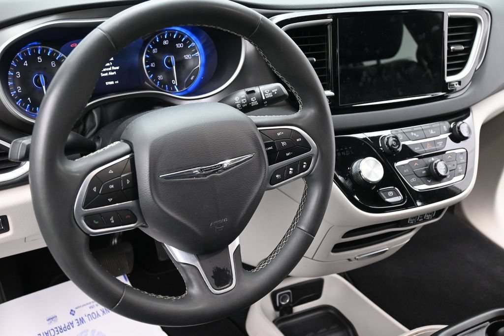 Used 2024 Chrysler Pacifica Touring-L FWD image 14