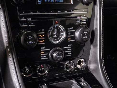 Used 2015 Aston Martin V8 Vantage GT RWD image 31