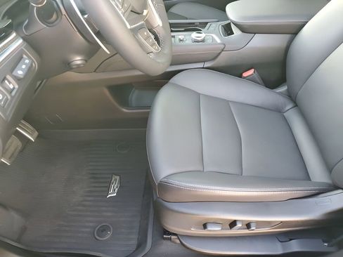 Certified 2025 Cadillac XT5 Sportv w/ Technology Package image 32