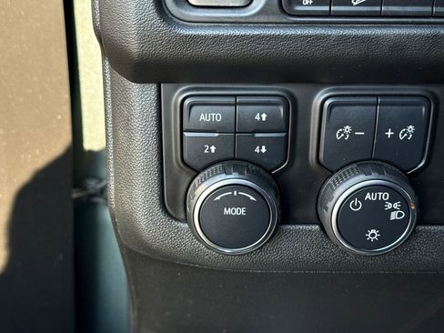 Used 2023 Chevrolet Suburban Premier image 37