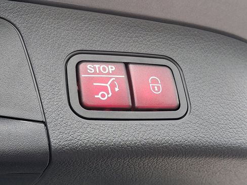 Used 2025 Mercedes-Benz GLA 250 4MATIC image 31