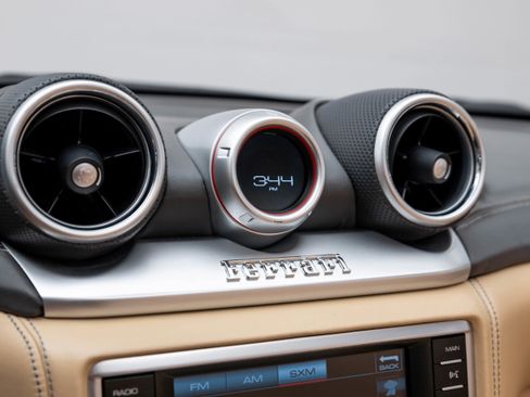 Certified 2016 Ferrari California T image 27