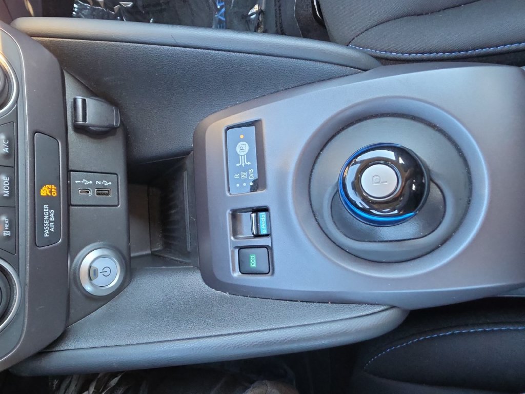 Used 2025 Nissan Leaf S FWD image 19