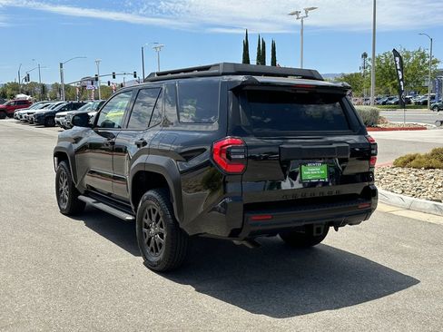 Used 2025 Toyota 4Runner SR5 AWD/4WD image 5
