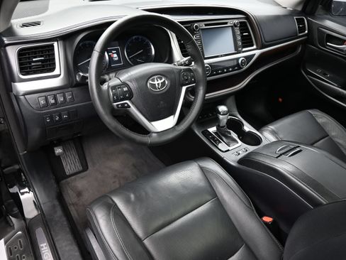 Used 2015 Toyota Highlander Limited Platinum AWD/4WD image 22
