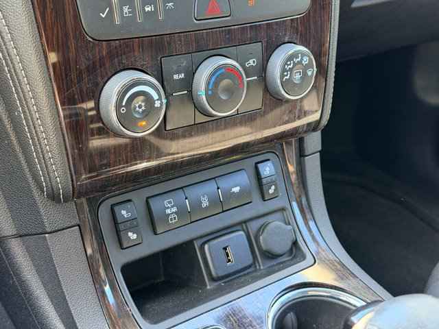 Used 2017 Chevrolet Traverse LT w/ Style and Technology Package FWD image 14