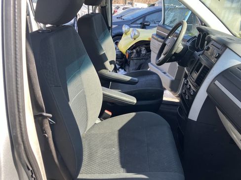 Used 2010 Dodge Grand Caravan SE image 32