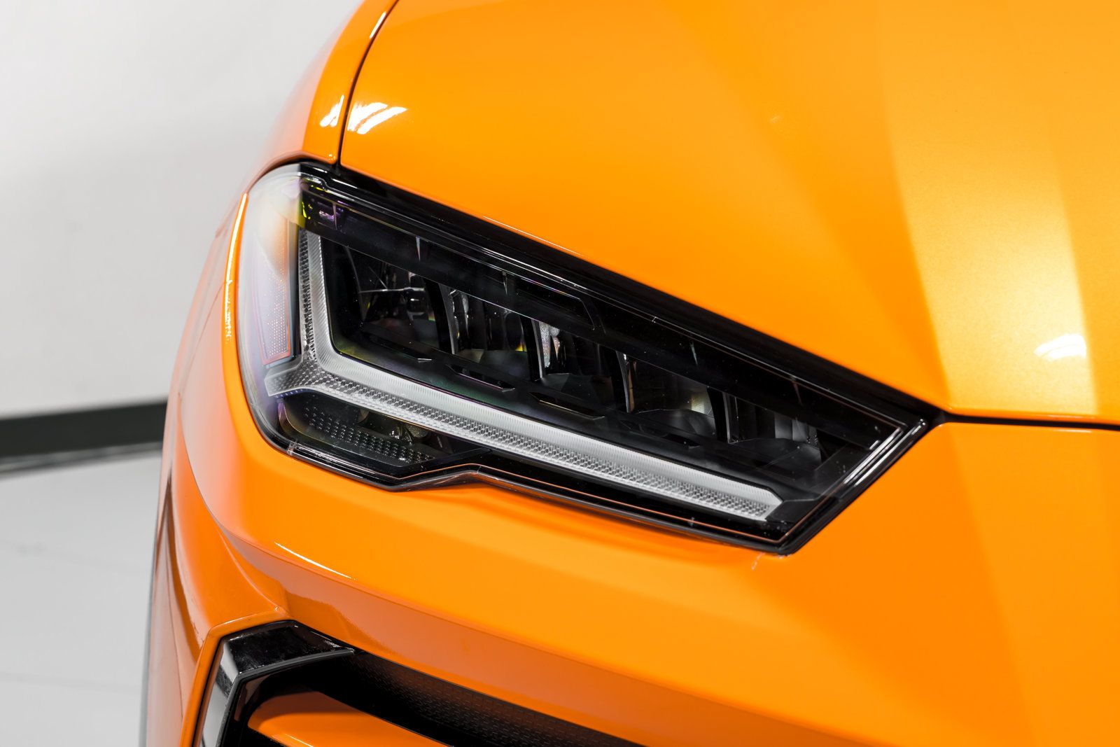 Used 2022 Lamborghini Urus AWD/4WD image 47