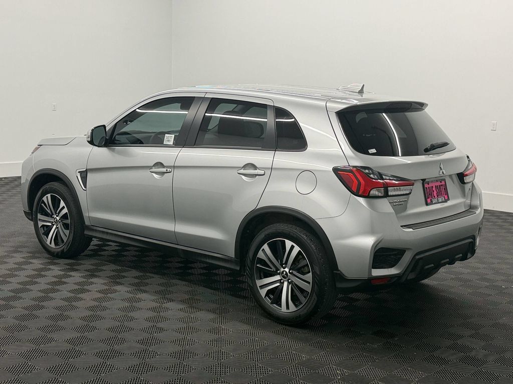 Used 2025 Mitsubishi Outlander Sport SE AWD/4WD image 3