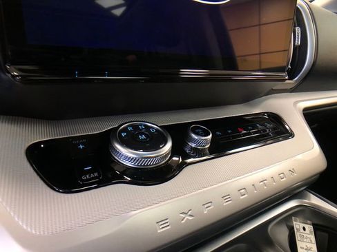 Used 2025 Ford Expedition Active AWD/4WD image 17