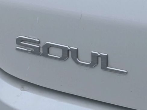 Used 2025 Kia Soul LX FWD image 10