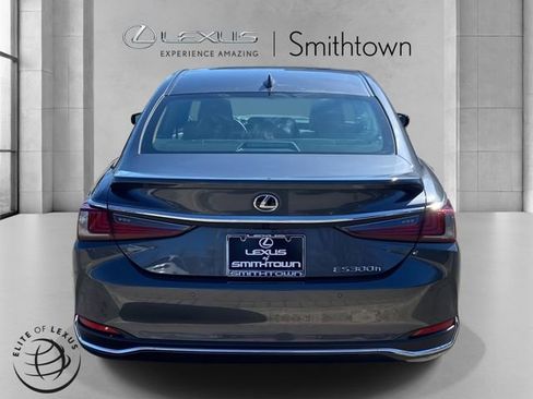 Used 2023 Lexus ES 300h w/ Premium Package image 6