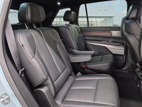 Certified 2026 Cadillac Vistiq Premium Luxury AWD/4WD image 12