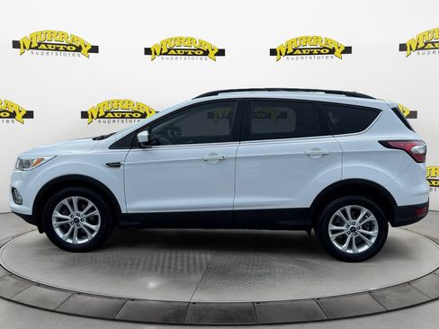 Used 2018 Ford Escape SE FWD image 2