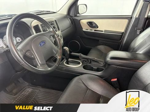 Used 2005 Ford Escape Limited FWD image 11