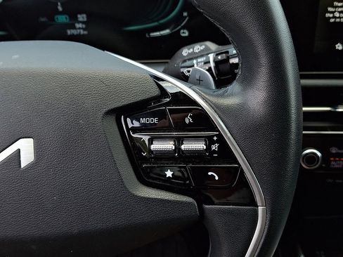 Certified 2023 Kia Niro EX FWD image 23