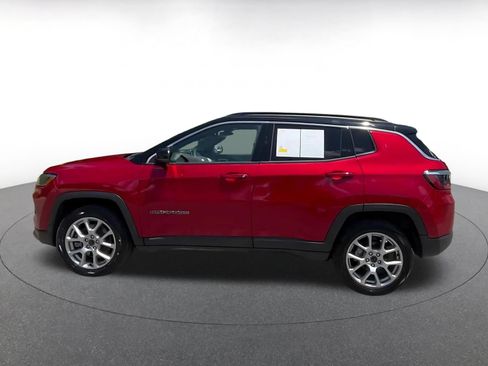 Used 2025 Jeep Compass Limited AWD/4WD image 8