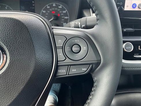 Used 2025 Toyota Corolla SE image 19