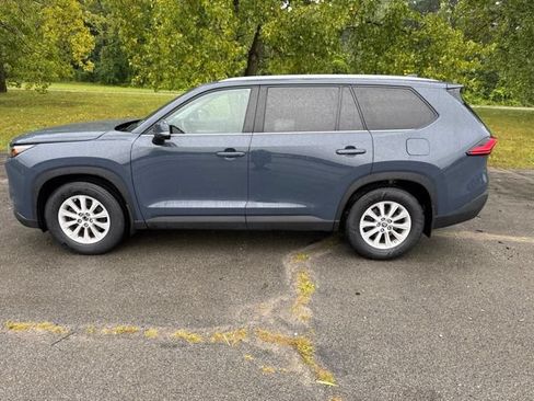 Used 2024 Toyota Grand Highlander AWD image 4