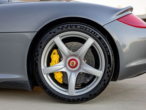 Used 2004 Porsche Carrera GT image 32