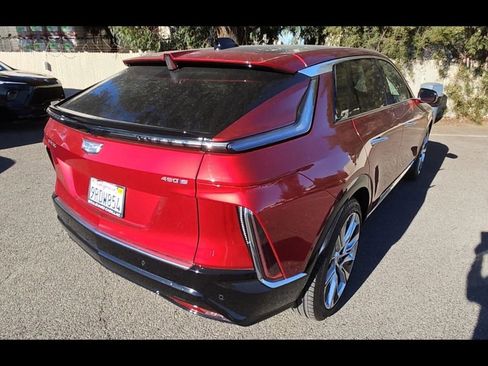 Used 2024 Cadillac Lyriq Luxury image 3