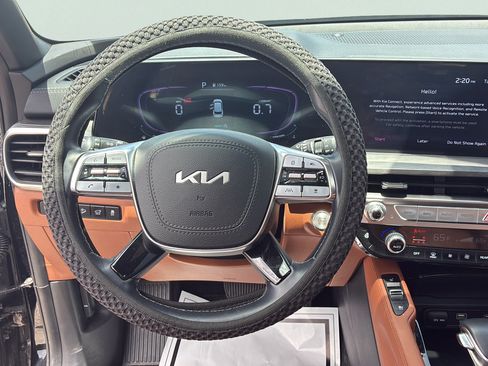 Used 2025 Kia Telluride AWD image 19