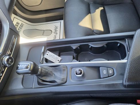 Used 2018 Volvo XC60 T6 Momentum w/ Advanced Package image 20