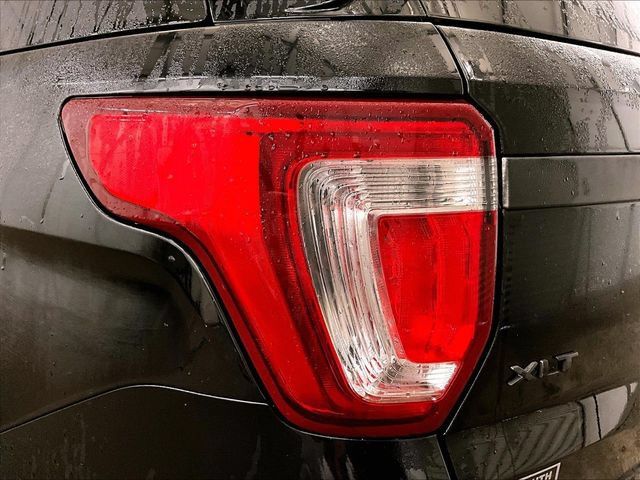 Used 2017 Ford Explorer XLT w/ Equipment Group 202A AWD/4WD image 29