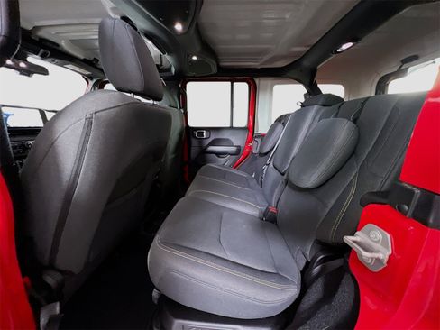 Used 2024 Jeep Wrangler Unlimited Sahara image 23