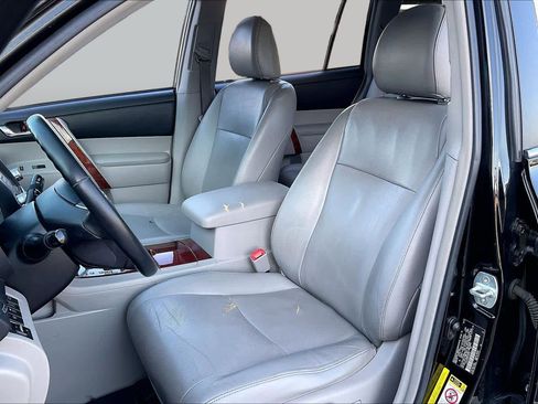 Used 2012 Toyota Highlander Limited w/ Tow Pkg FWD image 8