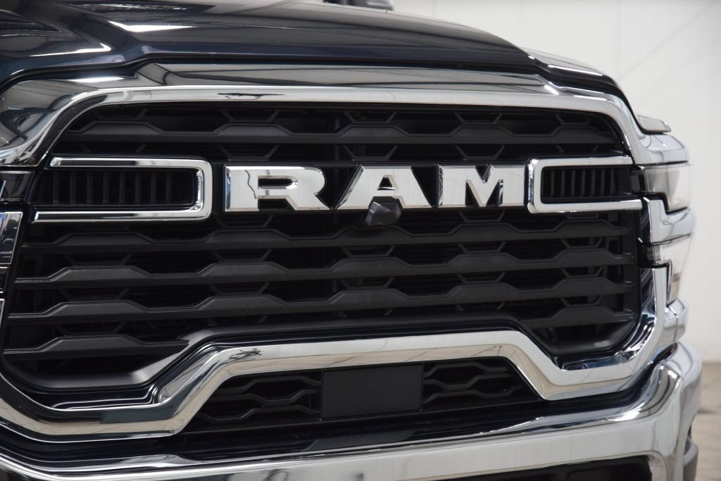 Used 2026 RAM 5500 Tradesman w/ Chrome Appearance Group AWD/4WD image 5