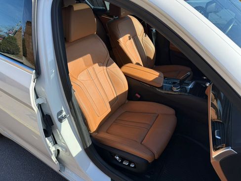 Used 2019 BMW 530i xDrive w/ Convenience Package AWD/4WD image 8